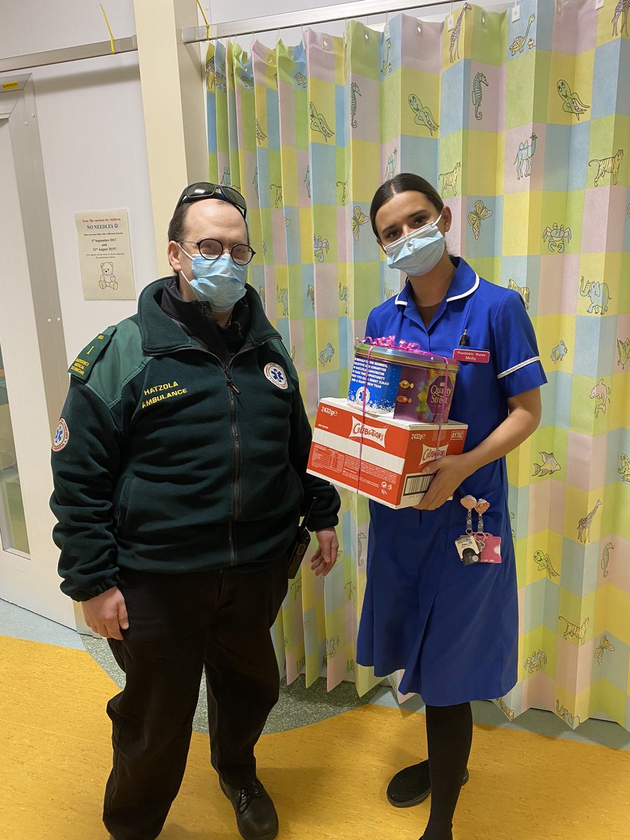 Thankyou so much to <a href="/Hatzola/">Hatzola</a> <a href="/HatzolaMcr/">Hatzola Manchester</a> for their generous donation to A&amp;E Staff for Christmas! 🎄🚑 #hatzola #kindness #OneTeam