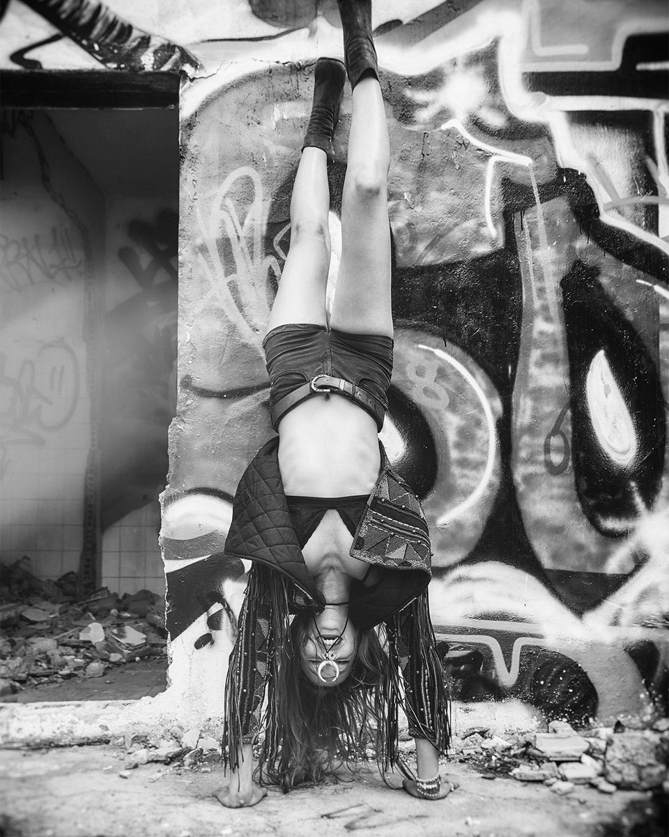 Sometimes, life looks better when you are upside down! As we welcome the weekend and all the unknown adventure it may bring, take inspiration from this shoot and try some different positions!  You never know where it may lead you! #ibiza #ibizawinter #ibizamagazine