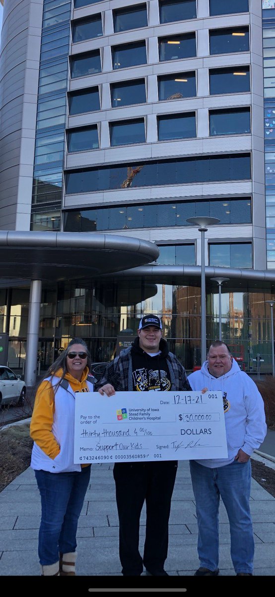 4lindys's tweet photo. He kinda did a thing. @UIchildrens https://t.co/bgAjkhEOLl