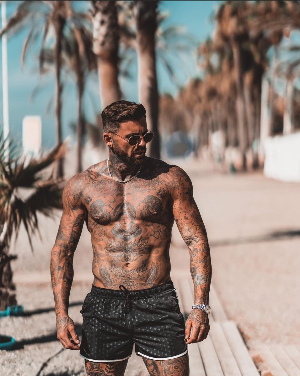 GaiusAlexander's tweet photo. "I need to take some time off and get back to the beach."

#SeductiveSunday https://t.co/tdOhnraYnY