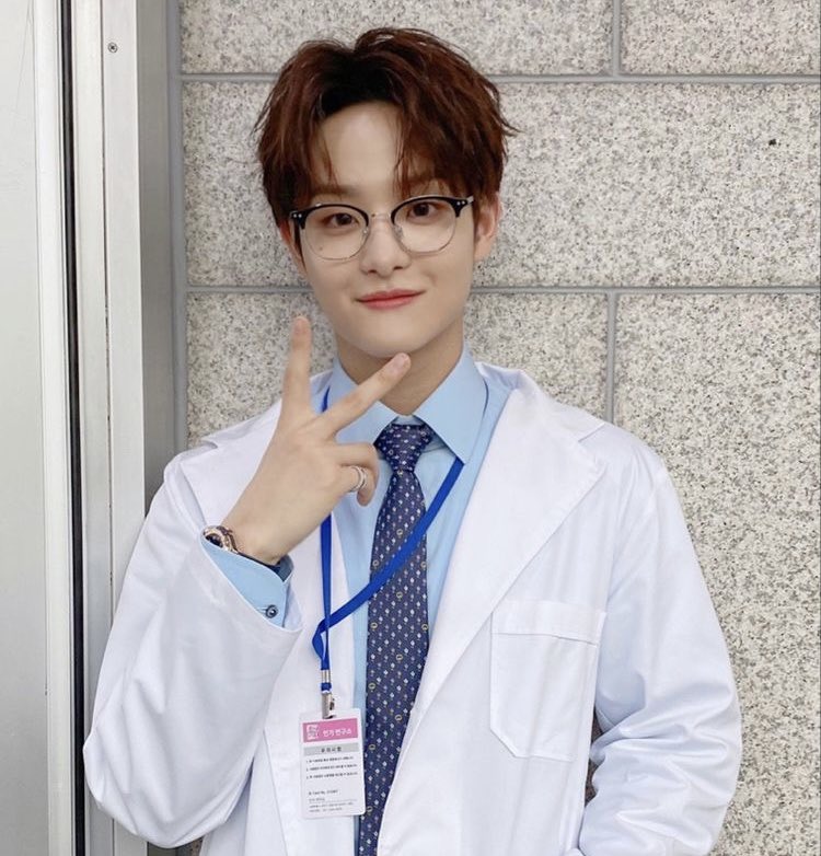 nuqqusseo's tweet photo. [ love at first paracetamol 💊 ]

♡︎  a sukhoon soc med au ♡︎

Wherein Kobe, a medical doctor, is assigned to be a part of the medical staff for CK4, a famous boy group, while they are on tour. Everything was going smoothly until Zero, questionably starts to feel sick often. https://t.co/PW7RPmb9T5