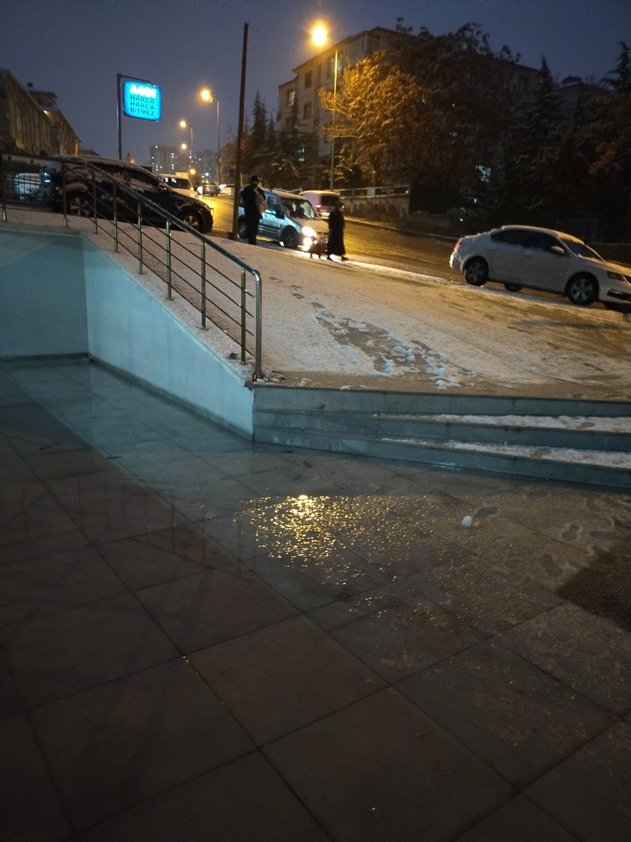tutkuluezik's tweet photo. @ankaraamizah Onun bana ilgisizliği şu güzel Ankara'nın sokakları kadar üşütmedi beni 🥲 https://t.co/Oq4PQMfYAI