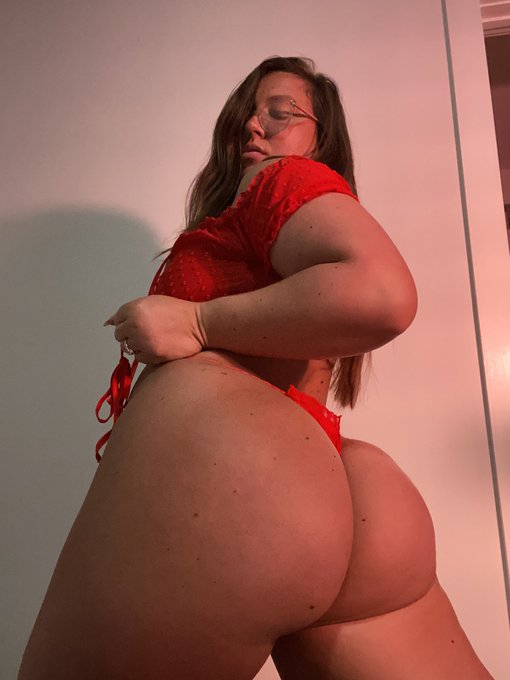 pretty thick thing ❤️ https://t.co/GcdBAVK5zk