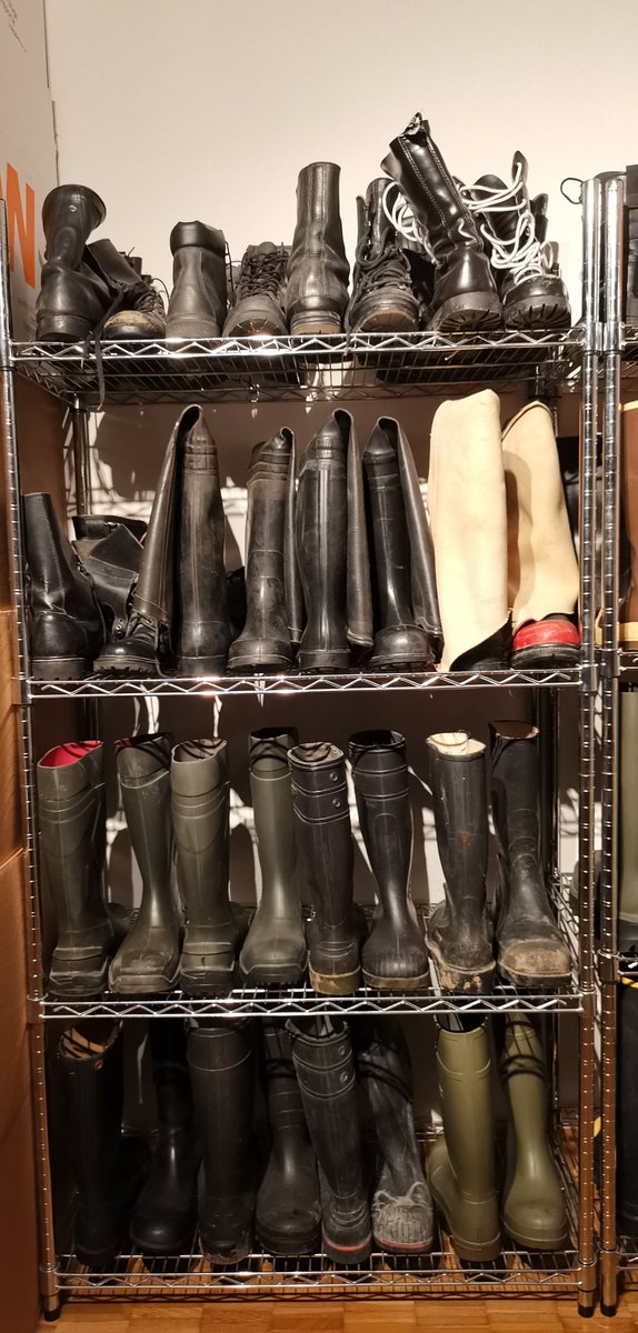 Skin_ZH's tweet photo. Oooh.... Theres is a 2nd one..... 😬😬😁😁 #bootcollection #bootsaddiction #addiction #bootlsave #bootlicker https://t.co/PWJY2koO4F