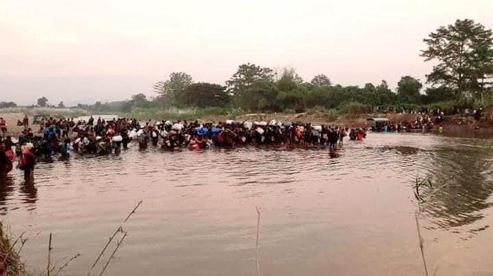 TTFR__Myanmar's tweet photo. The heavy artillery shells fell on the village of Phalu Gyi, where the people of Lay Kay Kaw were https://t.co/udBNIl5s3C,people have been fleeing again.They also take their pets to show their kindness although they have faced a lot of difficulties. #WhatsHappeningInMyanmar https://t.co/ufOVW4fSHx