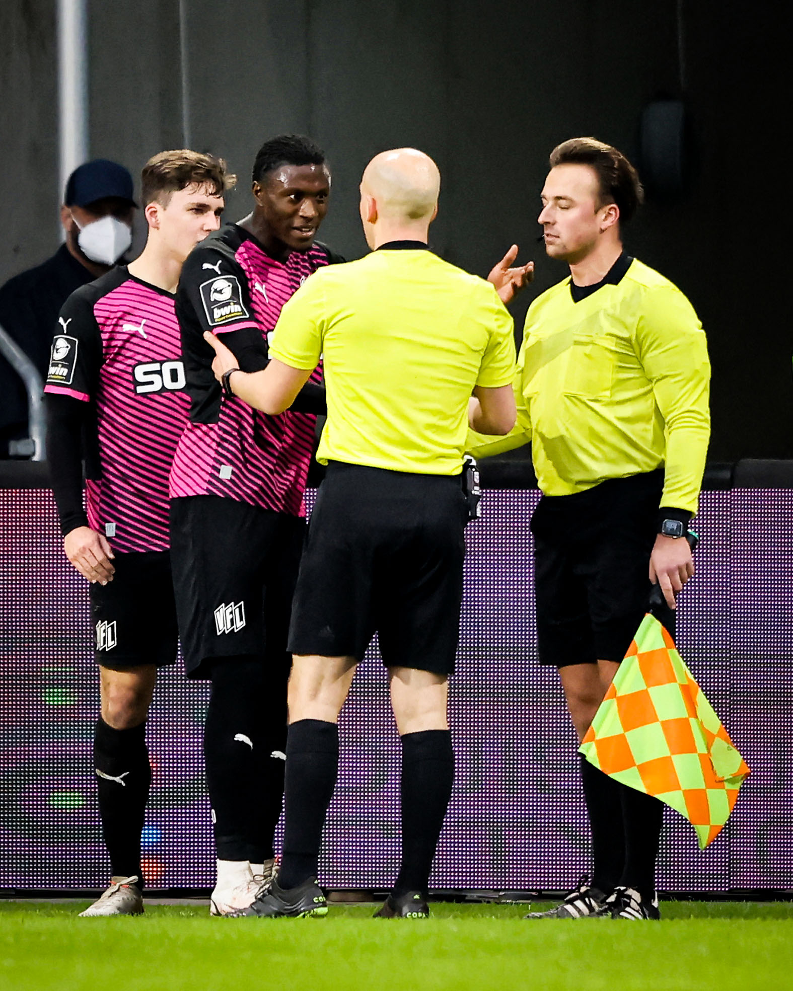 FC St. Pauli English on Twitter: "Say no to racism! Total solidarity with  Aaron #Opoku. #KickItOut" / Twitter