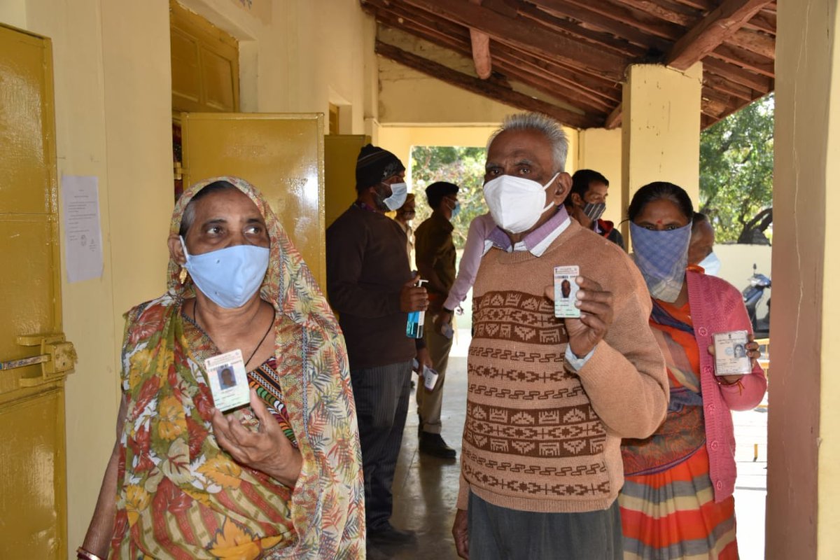 આજ રોજ ગ્રામ પંચાયત સામાન્ય ચૂંટણી-2021 અંતર્ગત લુણાવાડા તાલુકાના નવામુવાડા, વિરણિયા અને ચોપડા મતદાન મથકોની મુલાકાત લીધી અને ચૂંટણી પ્રક્રિયાનું નિરીક્ષણ કર્યું.<a href="/pkumarias/">Pankaj Kumar</a> <a href="/kamaldayani/">Kamal M. Dayani</a> <a href="/CMOGuj/">CMO Gujarat</a> <a href="/ECISVEEP/">Election Commission of India</a> <a href="/manishbansalias/">Dr Manish Bansal IAS</a> <a href="/PrantBalasinor/">Prant Officer & SDM Balasinor</a> <a href="/SDM_Lunawada/">Prant Officer & SDM Lunawada</a> <a href="/PrantSantrampur/">成都</a> @mahimahiti