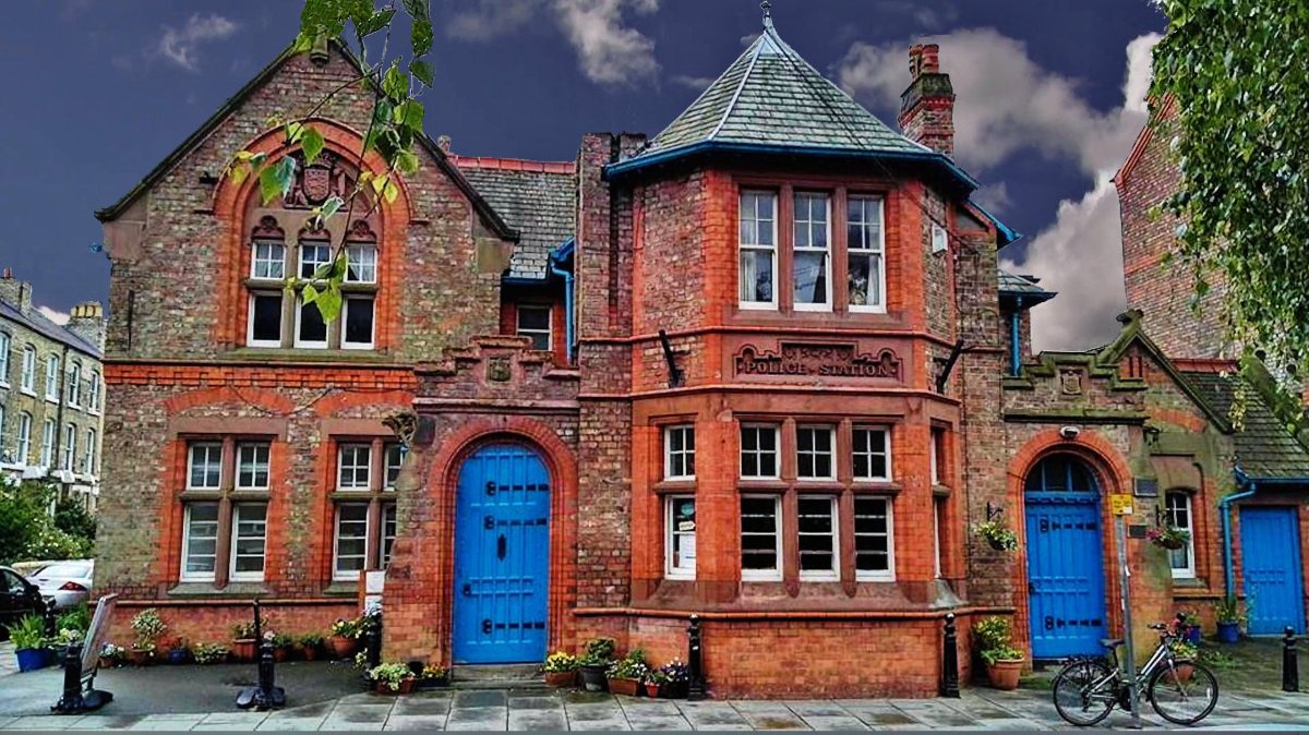 DEADLIVEUK's tweet photo. Lark Lane Liverpool Old Police Station Ghost Hunt Tickets, Sat 22 Jan 2022 at 21:00 https://t.co/LaXE7VOBUm #ghosthunts #hauntedvenues #ghosthunting #spookynights #hauntedhouse #hauntedinn #hauntednights
#northwestghosthunts #hauntedcastles #hauntedhalls #spookyevents https://t.co/aOkkNg7V0X