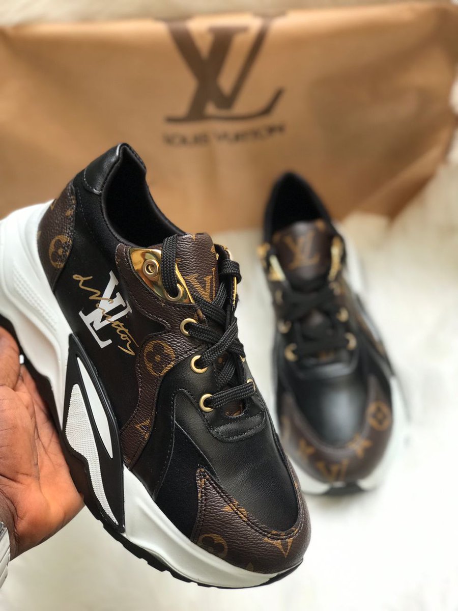 OnuohaEsther15's tweet photo. *New arrival*🔥🔥

✅✅

*Available sizes 37….40* 💯💯

           *Price 🏷🏷20k*💥💥 https://t.co/AvUuvcWtiB