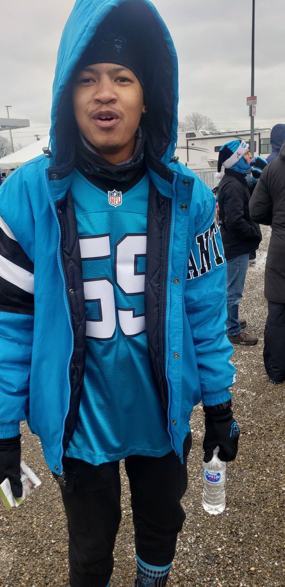 lyto73's tweet image. #SignsOfGettingOld Drinking water at @roaringriot tailgate on your 25th birthday! @carolinablasian 🤣🤣