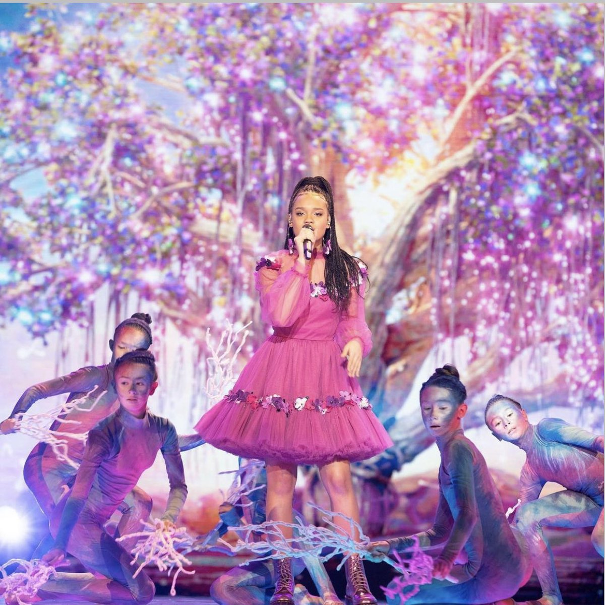 arbuzybezpestek's tweet photo. Sara tak slicznie wygląda #JESC2021 https://t.co/jYsUupRADe