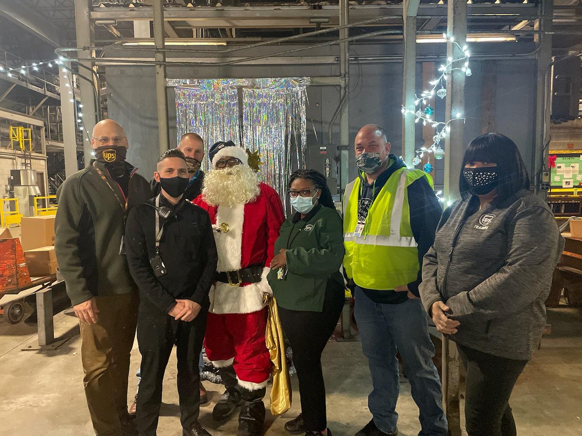 Special thanks to Tom Hubbs Building Shift Manager, Ray Chew IE Air Planner @LynellFoxworth1 Retention Supervisor and @HayesUps Safety Supervisor for supporting the PHL Twilight all through peak... Even Santa noticed! @RayBarczak @daveortone @JohnEitel2