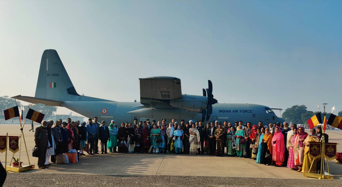 As part of #SwarnimVijayVarsh celebrations, Mukti Jodhas of #Bangladesh embarked on a cultural tour to #Agra & #Ajmer. The tour strengthened the bond of Friendship & Cooperation between the two Nations. The Mukti Jodhas departed to #Bangladesh after a memorable tour.