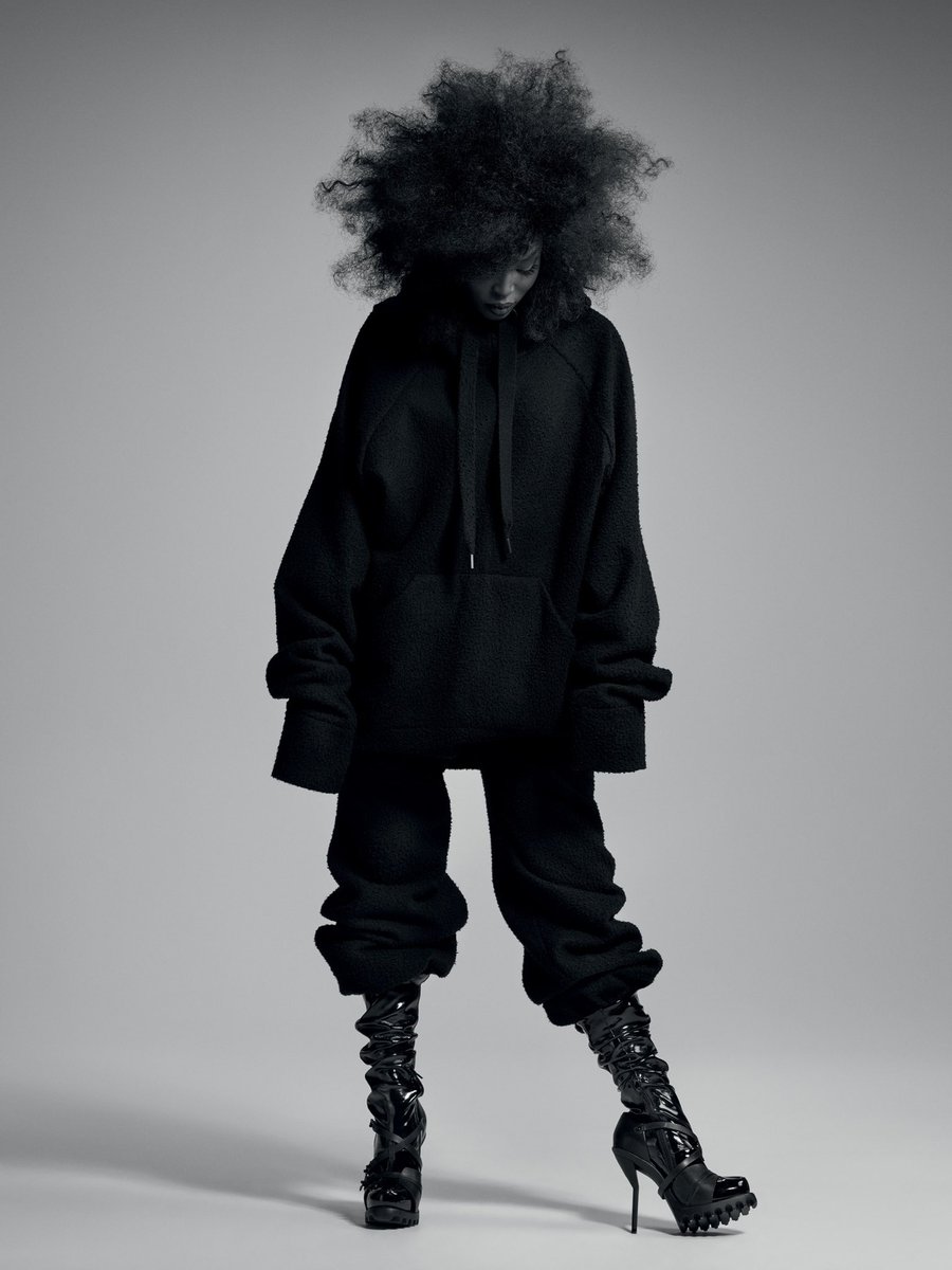 worlds_moda's tweet image. #editorialsWM (1/3)

#VOGUEBRAZIL,
May 2016.
By #GuiPaganini

⬇️More in the next post⬇️
#NaomiCampbell