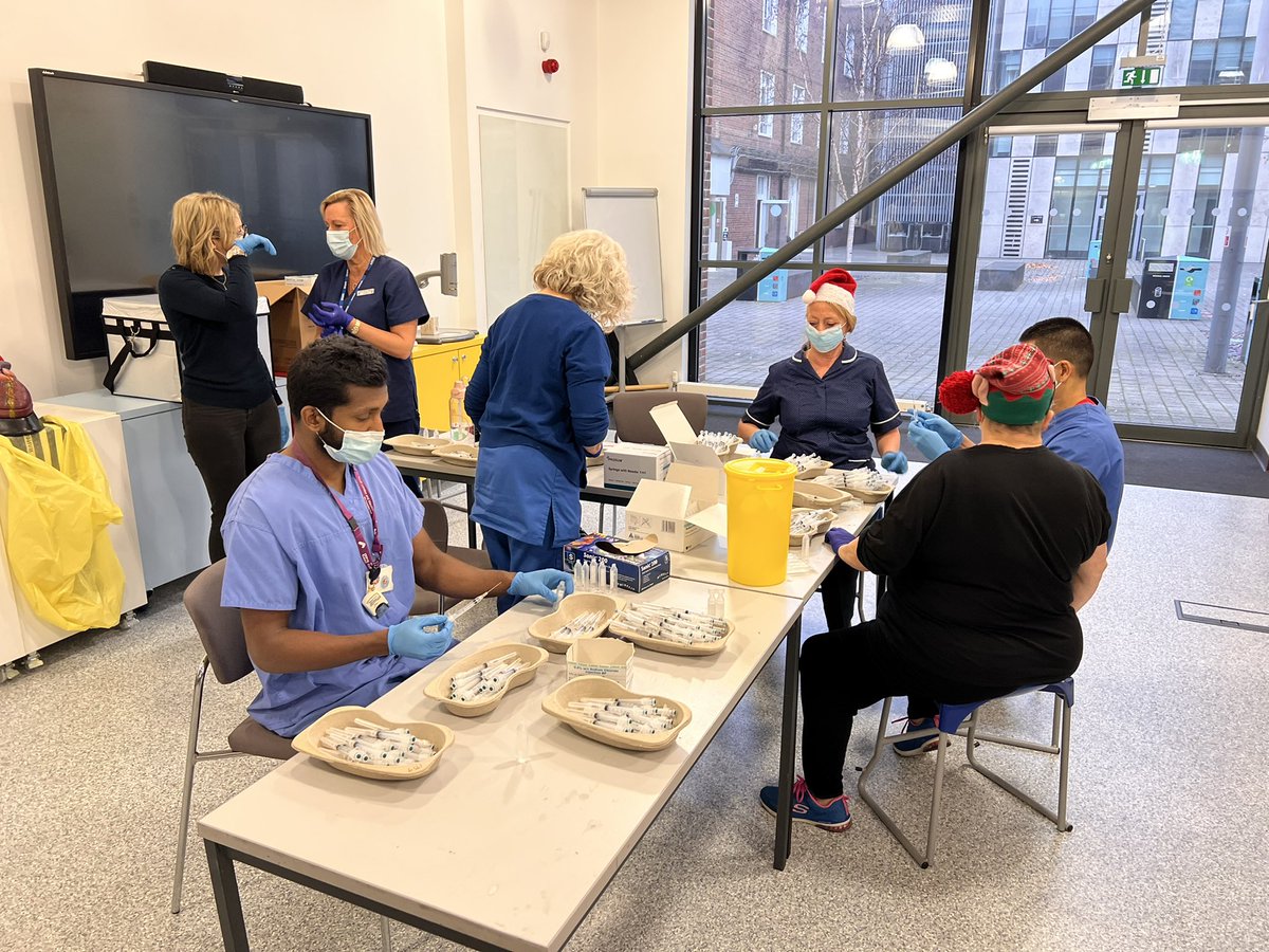 vanmellaerts's tweet photo. 1700 more local residents and @KingstonUni students vaccinated. What a team! #GetBoosted @staywellcharity @KingstonHealthC @Fairhill_GP @_yourhealthcare @RBKingston @NikkiKF @nadhimzahawi https://t.co/bkXu5RZ5Ww