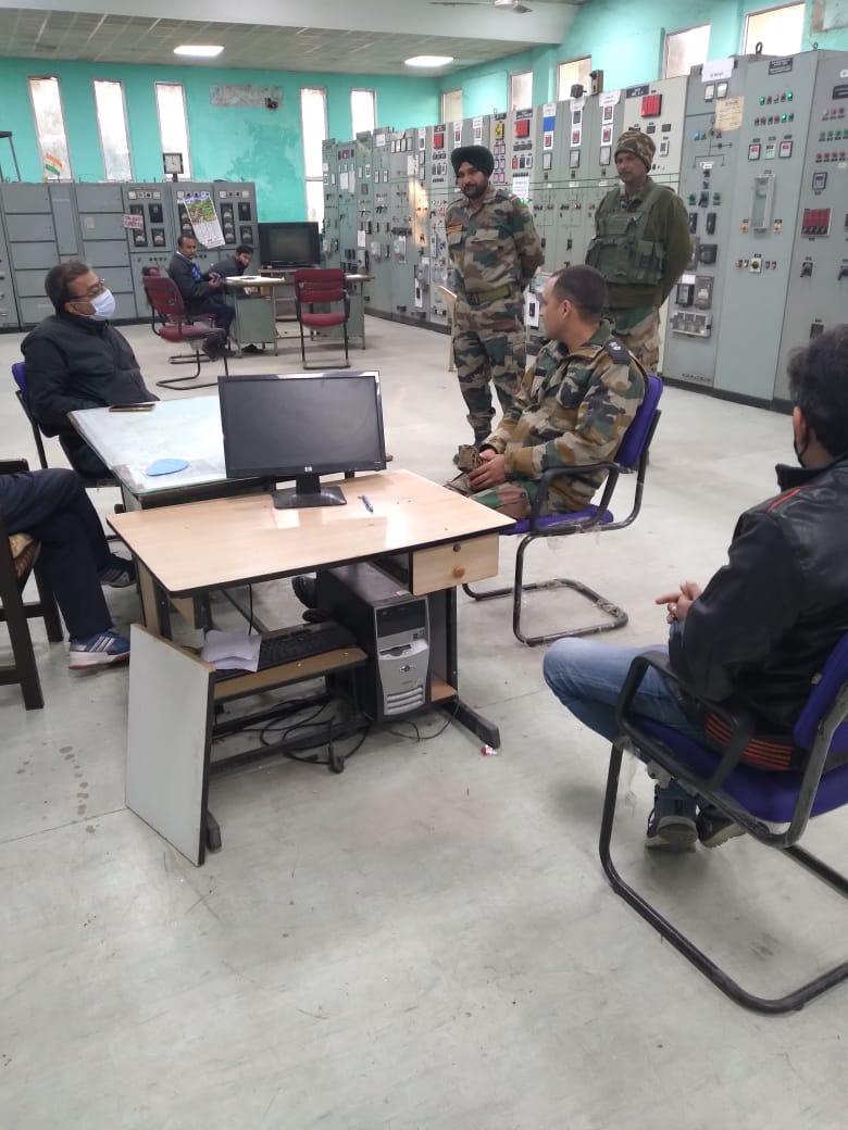 MehakAndrabi's tweet photo. All Jammu and Kashmir grid stations handed over to Indian army. Electricity to be restored soon
@LageRahoKashmir @satyenkinha @ChinarcorpsIA @NorthernComd_IA @adgpi @CobraGold5 https://t.co/GQl3KRTK5v