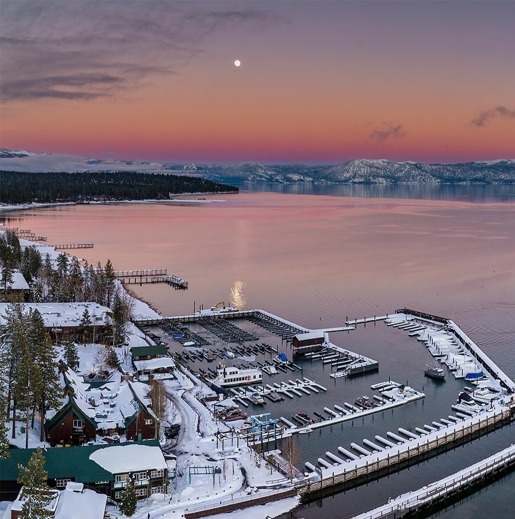 Tahoe City, dressed in white and ready for the holidays! ❄️🎄💙

For full Tahoe City aerial panorama, visit: @laketahoenetwork or @aerialflightproductions

📸: Steve <a href="/ibareitall/">ibareitall</a>

#fiveshoppingdaysuntilchristmas #shoptahoecity #tahoecity #visittahoecity #bestmountaintown