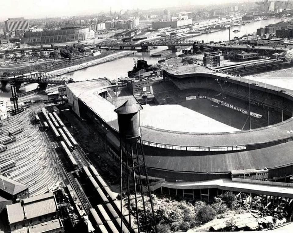 MLBcathedrals's tweet image. Rarely seen angle of Polo Grounds with Yankee Stadium looming just across the Harlem River. #Giants #Yankees 

h/t @curtisalvin