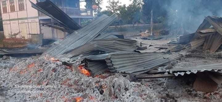 TTFR__Myanmar's tweet photo. Tw / / fire
Military terrorists set fire to houses from Villages of LoiLin Tsp .21 houses were burnt down . #Dec19Coup #WhatsHappeningInMyanmar #Freeze https://t.co/LUsfkebEDB