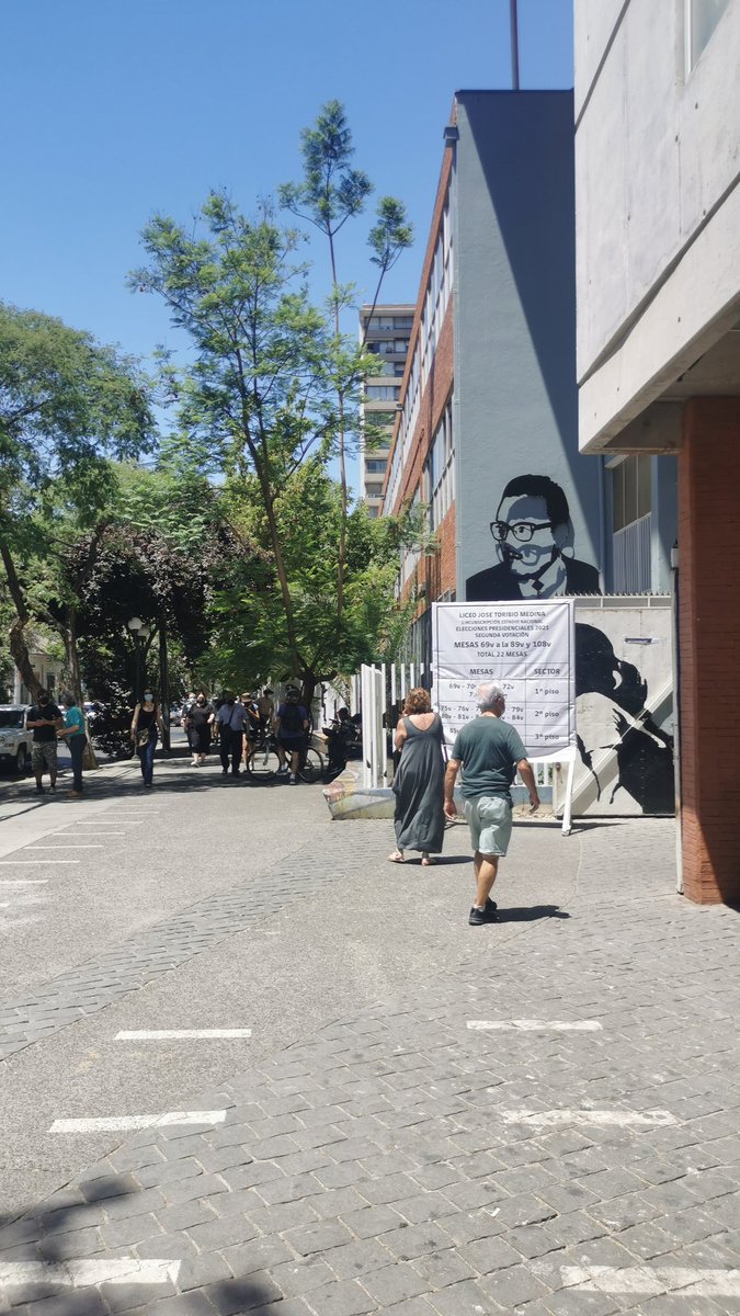 psi_angebarraza's tweet photo. Ya votaron? #liceo7 #josetoribiomedina expedito en #Nunoa en la mañana, vaya a votar! 🌳🌳🌳 https://t.co/6Pm0nAxen7