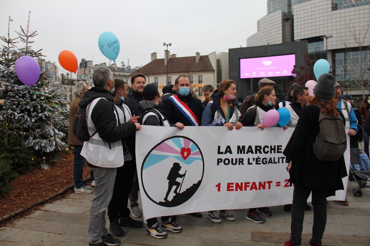 christophearend's tweet photo. 👉🏻 Ce matin j’étais à la dernière @MarcheDesPeres symbolique afin d’affirmer mon soutien pour l’ #égalitéparentale

🏠 La #résidencealternée est une évidence, il faut obliger les parents à dialoguer.

❌ L’enfant ne doit pas être un enjeu de règlement de comptes ! https://t.co/kVIAaVysYz