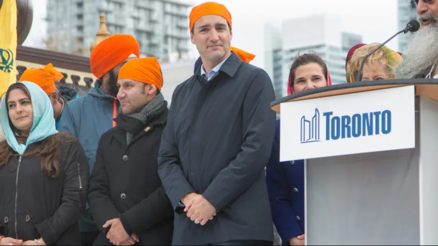 HorizonQueb's tweet photo. Le Canada est un pays profondément étranger dont le principal réflexe identitaire consiste à vomir sur le Québec.

Le Canada anglais déverse des centaines de milliers de dollars contre la loi 21

https://t.co/ReW9RtnW7r https://t.co/0VpV088U4O