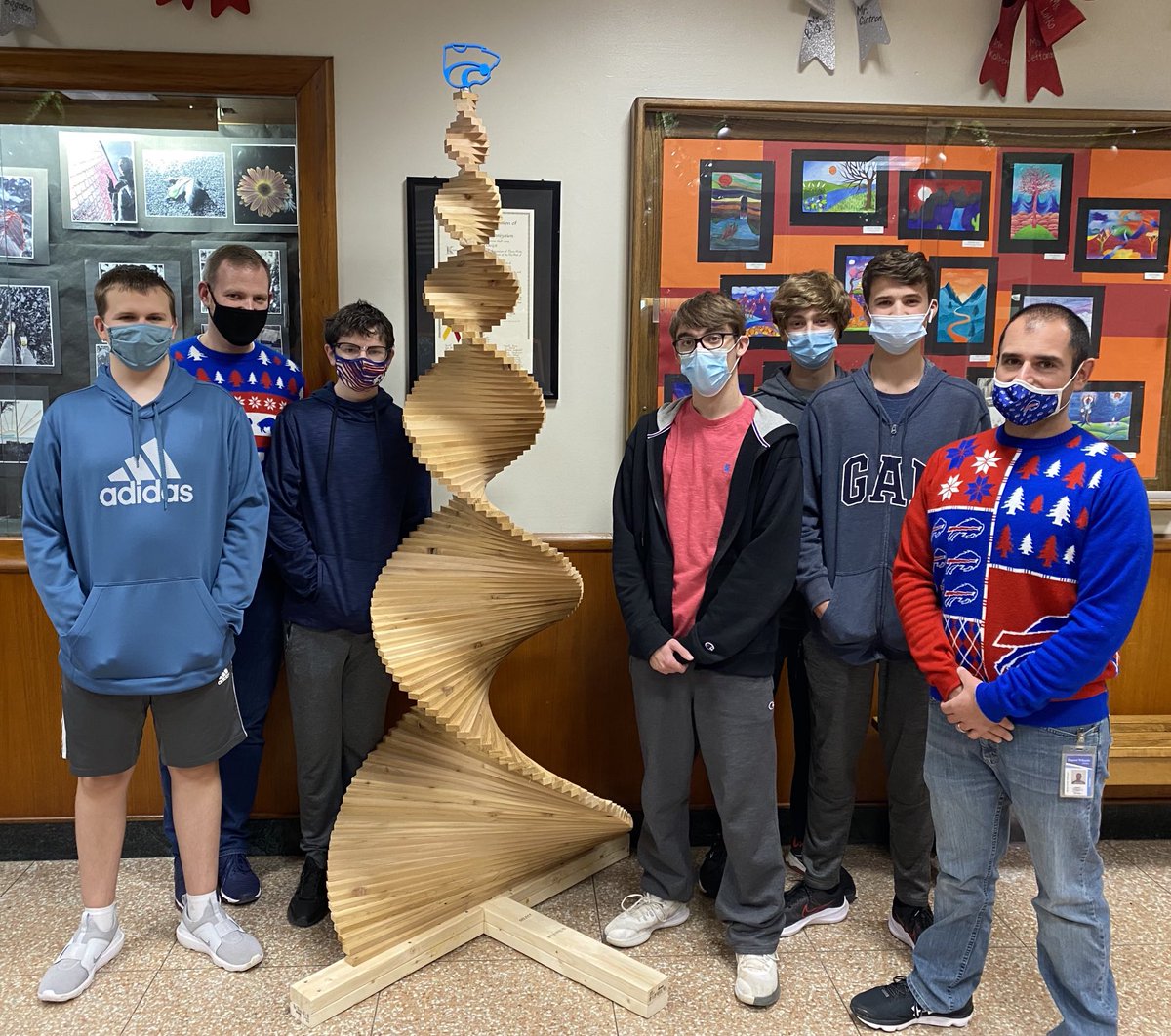 Students in the #innovationlab ⁦@DepewSchools⁩ repurposed cedar boards to design and build a wooden spiral tree with a 3D printed tree topper. #itsabeautclark ⁦@MrCooper_DEPEW⁩