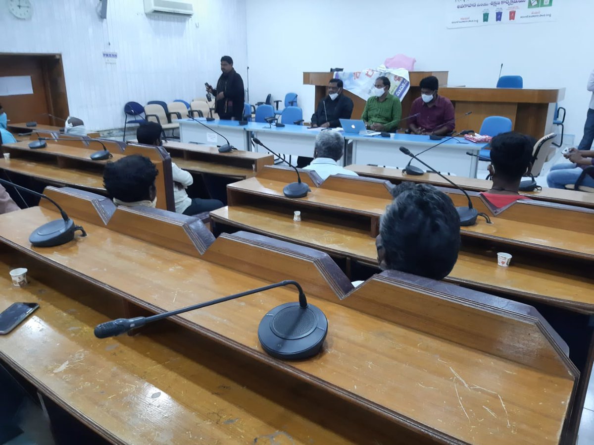 gwmconline's tweet photo. #Teamgwmc have conducted Meeting with septic truck desludging operators - issued licences and certificates to Operators
#swachhsurvekshan2022 #802930 #warangal  @MC_GWMC @swachhbharat @SwachSurvekshan @KTRTRS @arvindkumar_ias @cdmatelangana @smsctelangana https://t.co/zWU3OPEbAE