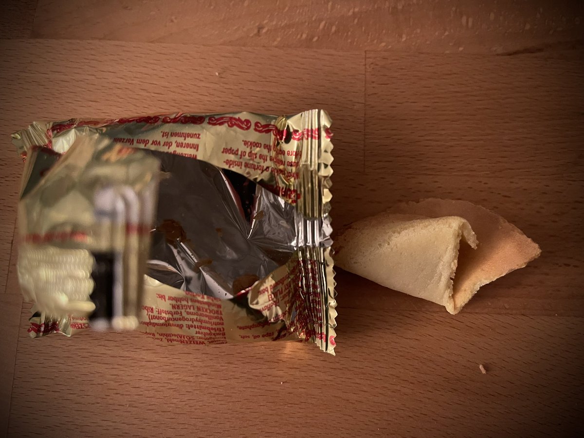 madrera's tweet image. In meinem Glückskeks war keine Botschaft. The story of my life.