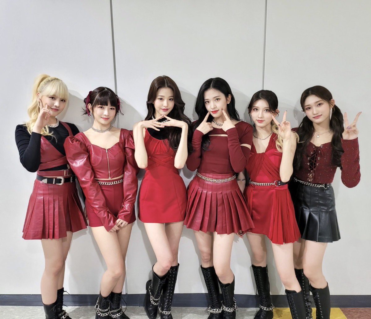 bloglaBANANA's tweet photo. [#ELEVEN3rdWin] Las chicas de #IVE #아이브 @IVEstarship acaban de conseguir su cuarta win con #ELEVEN en Music Bank.

Esta victoria ha sido con su gran #debut:
👉https://t.co/1GkQD4ebdp

🏆🏆¡¡Felicidades!!🏆🏆 https://t.co/YxXN3x6yus