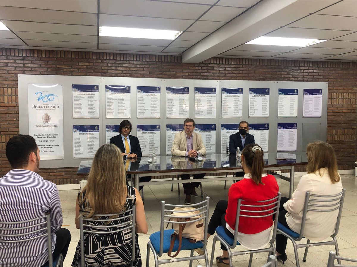 Hoy la Cámara <a href="/DiputadosMza/">Prensa Diputados Mza</a> reconoció a los <a href="/cemjovenes/">Jóvenes Mendocinos Destacados</a> ganadores del premio Jóvenes Mendocinos Destacados 2021 en la que participaron autoridades del CEM 🏆