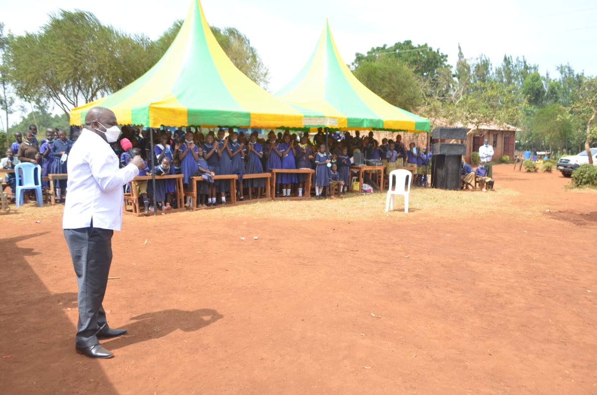 jeroch1's tweet photo. 1/3 This morning accompanied by @ICTAuthorityKE board member Veronica Thuge, I paid a courtesy call to the Deputy County Commissioner Kakamega South on the way to launch the pilot #Schoolnet Programme at Irechelo primary school. @MoICTKenya @mucheru https://t.co/bA9Hiu5LyV