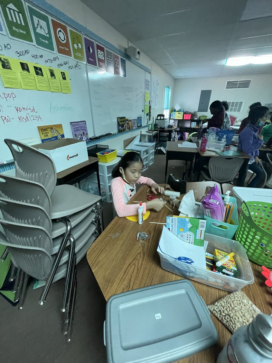 SStokes2015's tweet photo. 4th grade Challenge went to hear the Shafer’s read Polar Express and The Broken Ornament this morning. They came back out to Challenge to find their elf names and build toilet paper tube reindeer! @shafertweets @gwyn_ingram #fpseuknights https://t.co/mCPkYxQLK6