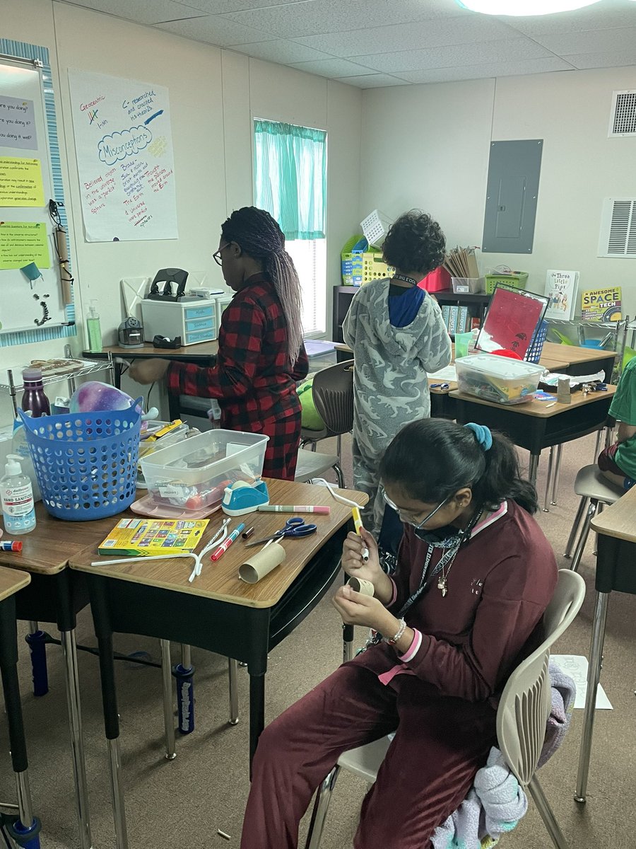SStokes2015's tweet photo. 4th grade Challenge went to hear the Shafer’s read Polar Express and The Broken Ornament this morning. They came back out to Challenge to find their elf names and build toilet paper tube reindeer! @shafertweets @gwyn_ingram #fpseuknights https://t.co/mCPkYxQLK6