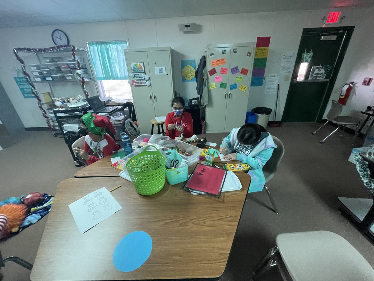 SStokes2015's tweet photo. 4th grade Challenge went to hear the Shafer’s read Polar Express and The Broken Ornament this morning. They came back out to Challenge to find their elf names and build toilet paper tube reindeer! @shafertweets @gwyn_ingram #fpseuknights https://t.co/mCPkYxQLK6