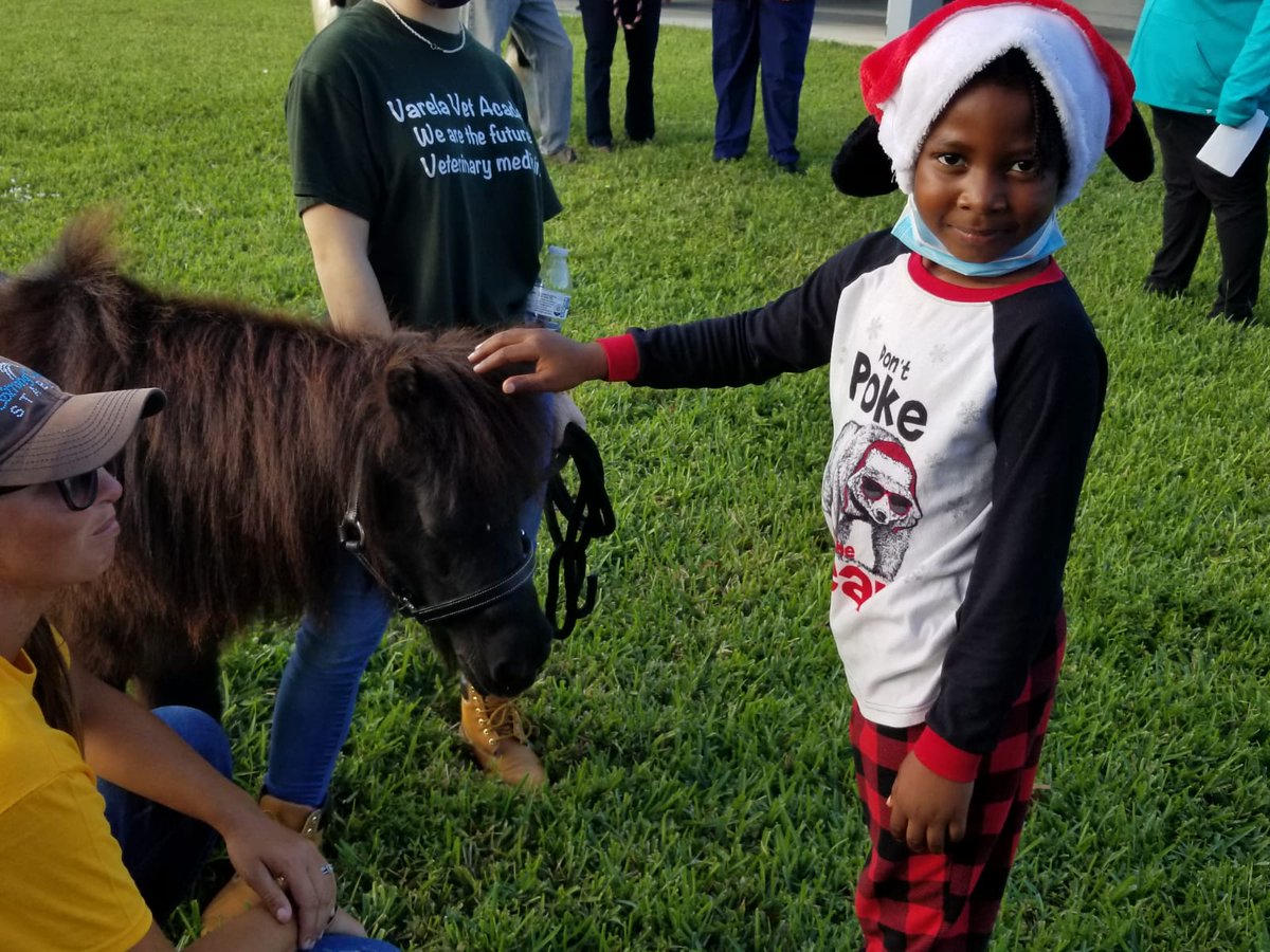 WestHomesteadK8's tweet photo. Holidays spirit #Kindness #ReadProject #Success @HernandezLearns @MDCPSSouth @MDCPS @EscotoTetyana https://t.co/K7p72qGMtx