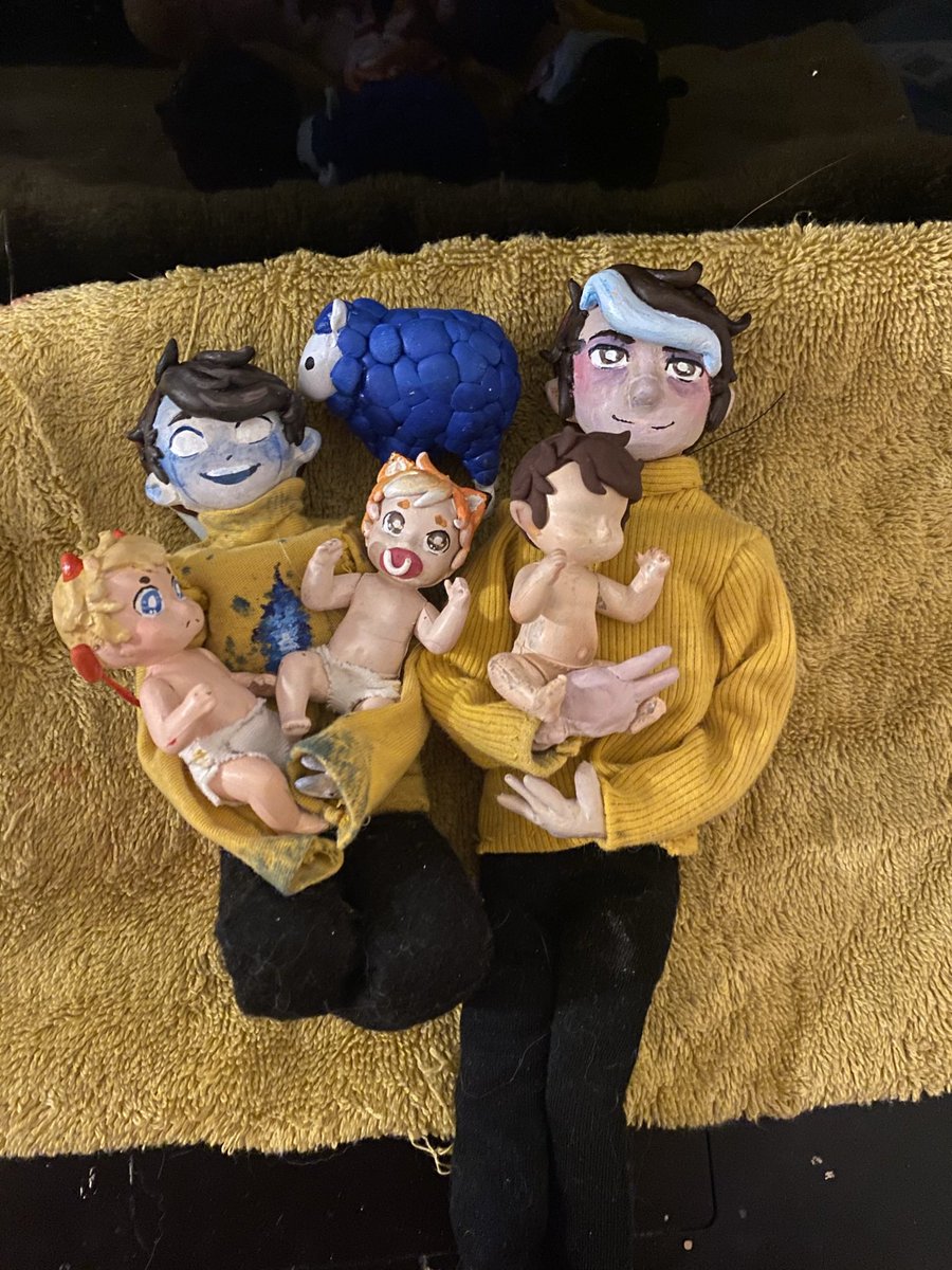 madebymcgee's tweet photo. i have no new pictures of Anything im working on but!! have a funny little family photo ft. Tommy, Ghostbur, Friend, Fundy, ???, and Wilbur :> https://t.co/JIGJTJHSPG