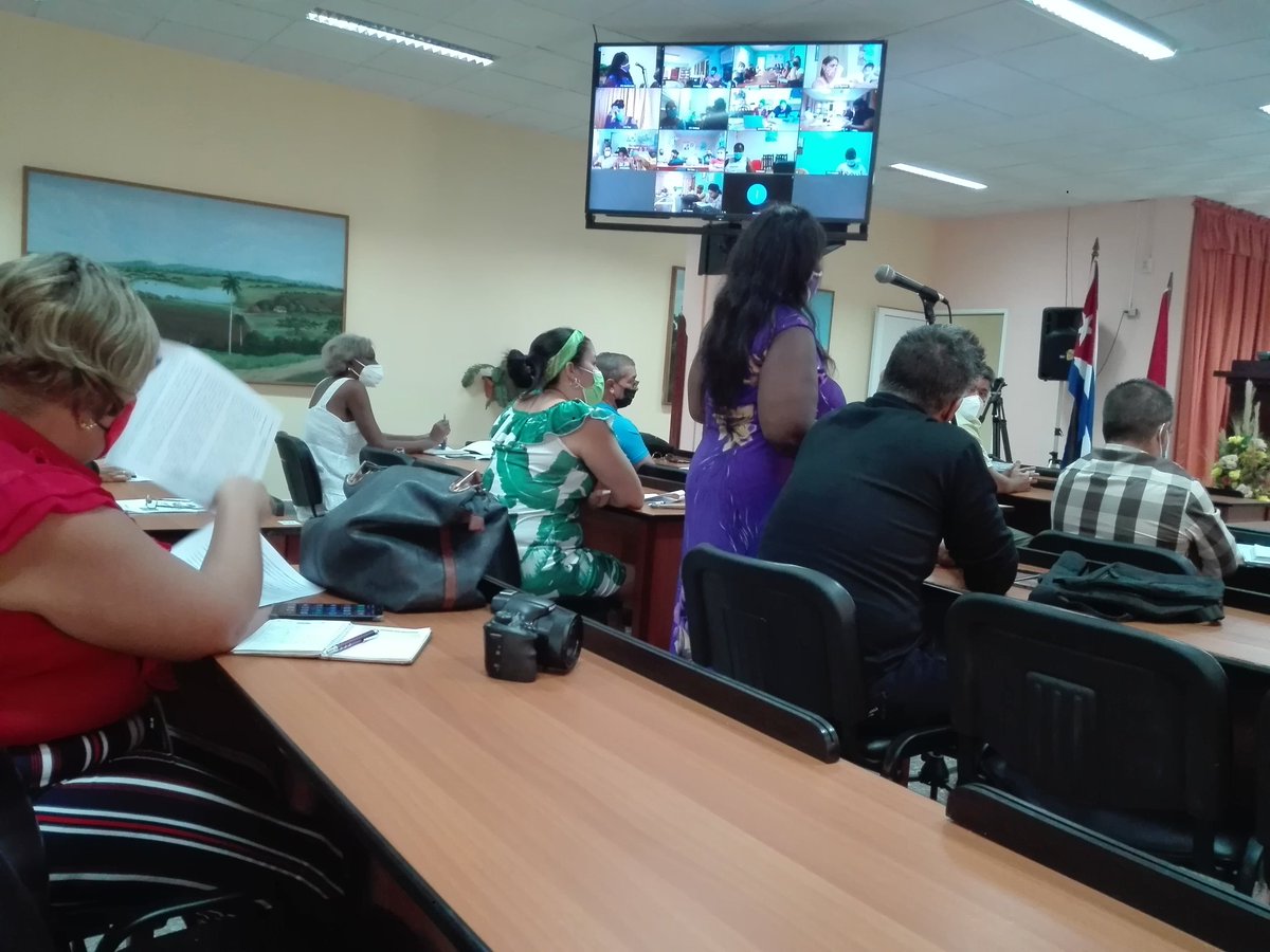 Celebrado Pleno del Comité Nacional por el Sindicato Nacional de Trabajadores del Comercio y la Gastronomía.
<a href="/GrupoAlimentos/">Grupo de Alimentos</a> <a href="/MincinCuba/">Comercio Cuba</a>