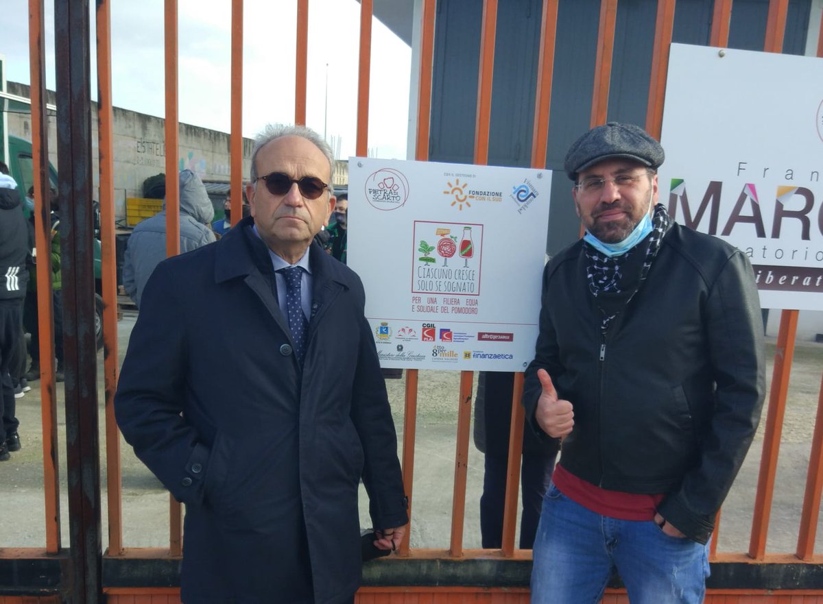 A Cerignola la cooperativa sociale Pietre di scarto produce pomodori biologici e " legali".
Nella terra del caporalato un altro esempio di come il Terzo settore sa valorizzare I beni confiscati.