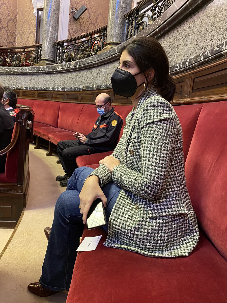 Confirmat <a href="/raquelejerique/">Raquel Ejerique</a> és una dona de paraula 😉 Va dir que vindria als #premisperiodisticsPLV a compartir el gran treball premiat de <a href="/martagaso/">Marta Galindo</a> <a href="/SiaSaez/">Sílvia Sáez</a> i <a href="/MartaSsup/">Marta Pascual</a> d’<a href="/apunt_media/">À Punt</a> sobre el #suicidi i ha vingut. Gràcies! Enhorabona a les periodistes i a la nostra 📺 pública