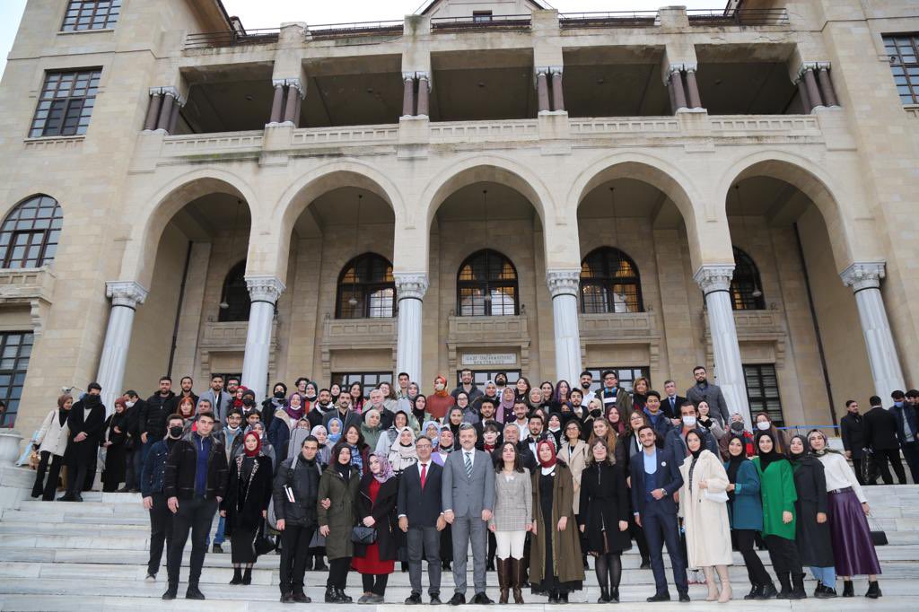 UNESCO Dünya Arapça Günü dolayısıyla Doğu Batı Topluluğu’nun organizasyonunda öğrencilerimizin stand-up, skeç, şiir ve şarkı icraları aşağıdaki linkten izlenebilir. Samimi desteklerinden dolayı sevgili rektörümüz Prof. Musa Yıldız’a teşekkür ederiz. 
youtu.be/o2rlKD0_47A