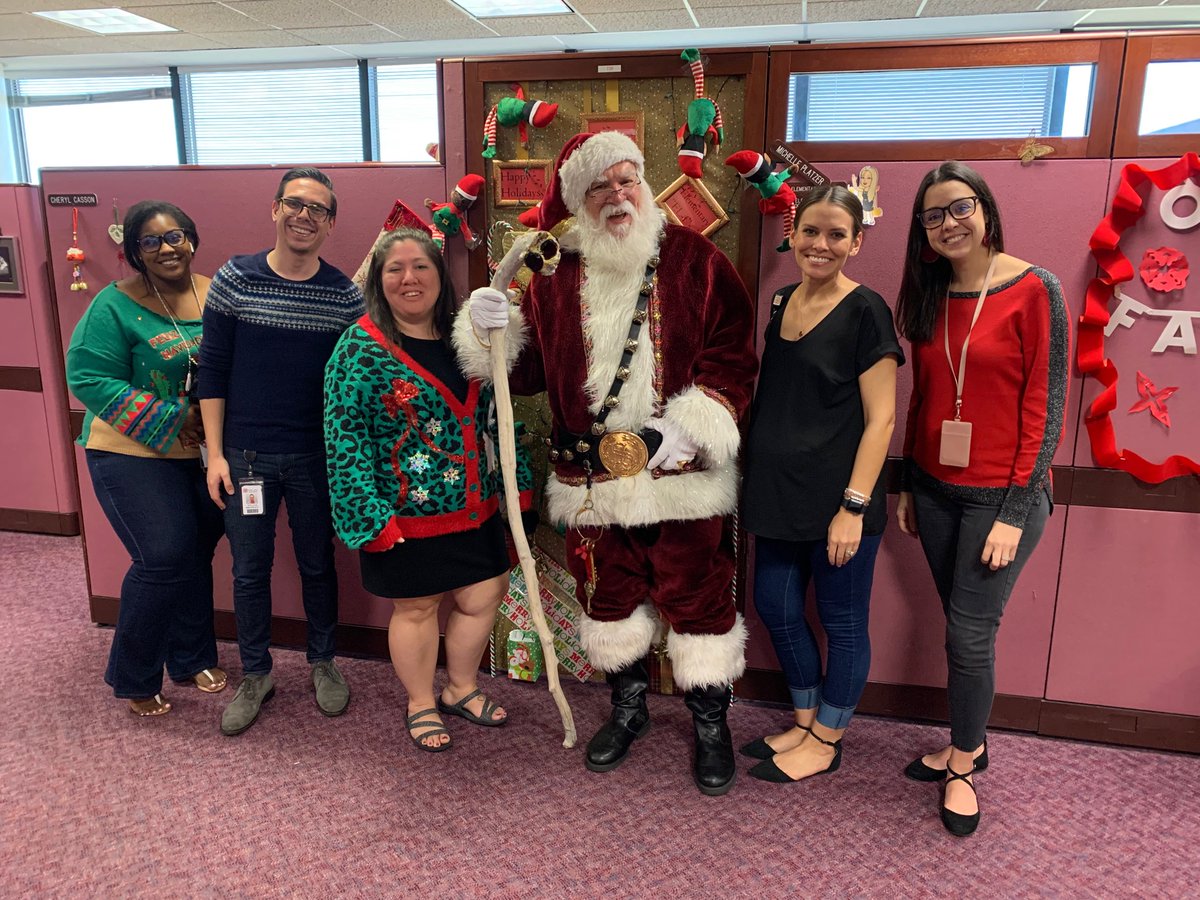 WCBromley_OCPS's tweet photo. Elementary ELA got a visit from Santa today! #OCPSElemELA @ShelliseG_OCPS @ABilancioneOCPS @KDeSantis_OCPS @Jbrenes_OCPS https://t.co/QCT2R082KK