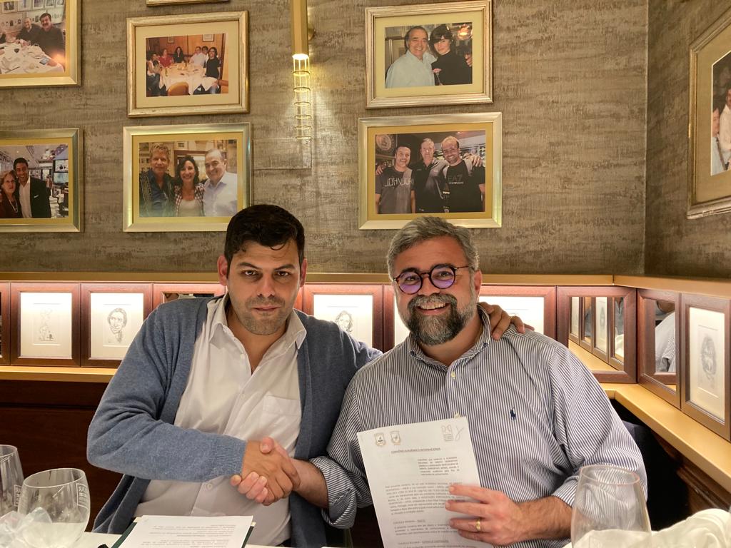 AcademiaNacion4's tweet photo. 𝙋𝙖𝙧𝙘𝙚𝙧𝙞𝙖 𝙁𝙞𝙧𝙢𝙖𝙙𝙖 🖋📃

A ANDD e sua Comissão Jovem  anunciam que efetivaram um acordo de parceria com a respeitada APDD (Associação Portuguesa de Direito Desportivo).

Vem novidades por aí!!!

#direitodesportivo #andd #anddj #apdd https://t.co/qpmDEqIIra
