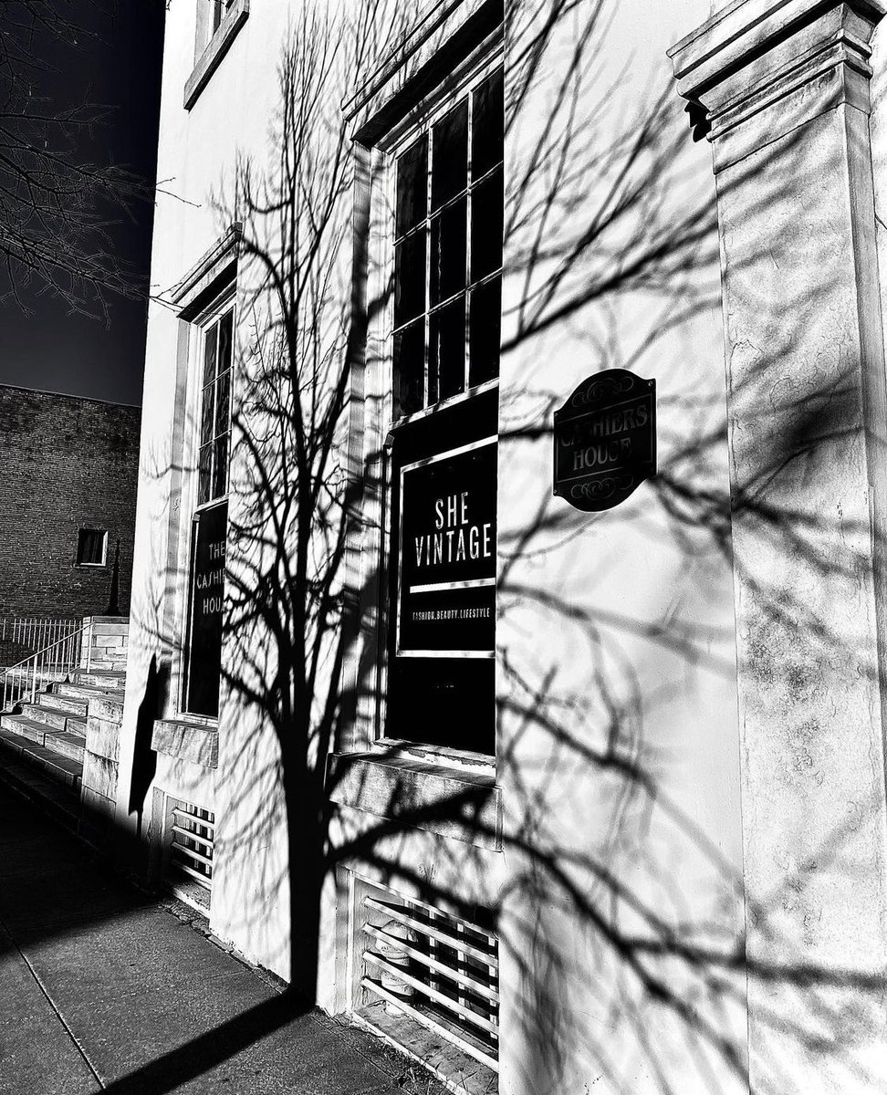 ThisIsErie's tweet photo. “She Vintage”
📸 https://t.co/K2QYwHzS5p on IG

#ThisIsErie #Erie #EriePA https://t.co/dahb1uePXG