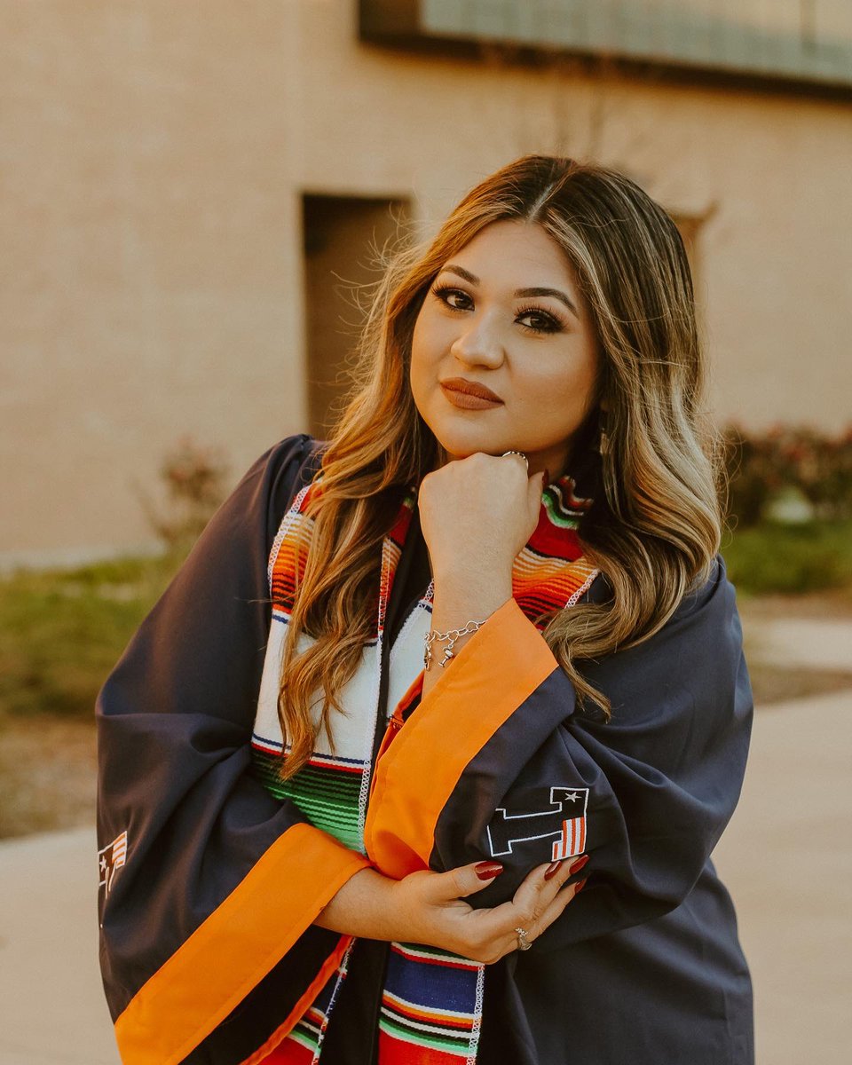 evez55's tweet photo. “It seems impossible until it’s done.”🧡
Bachelor of business administration in marketing w/ minor in Spanish.
December 18th, 2021
#utt21 #firstgeneration https://t.co/hX5CESPCYA