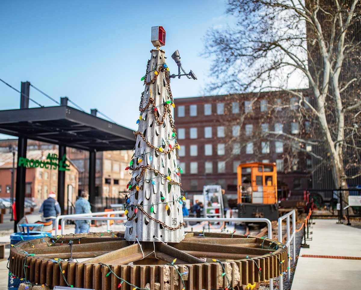 Have you seen the @SouthBethArts Christmas Tree Trail yet? There’s still time to check it out and win a $100 gift card to one of the merchants! Head over to southsideartsdistrict.com/event/christma…, grab a map, & vote for your favorite. We’re partial to #20 stationed right in front of NMIH ;)