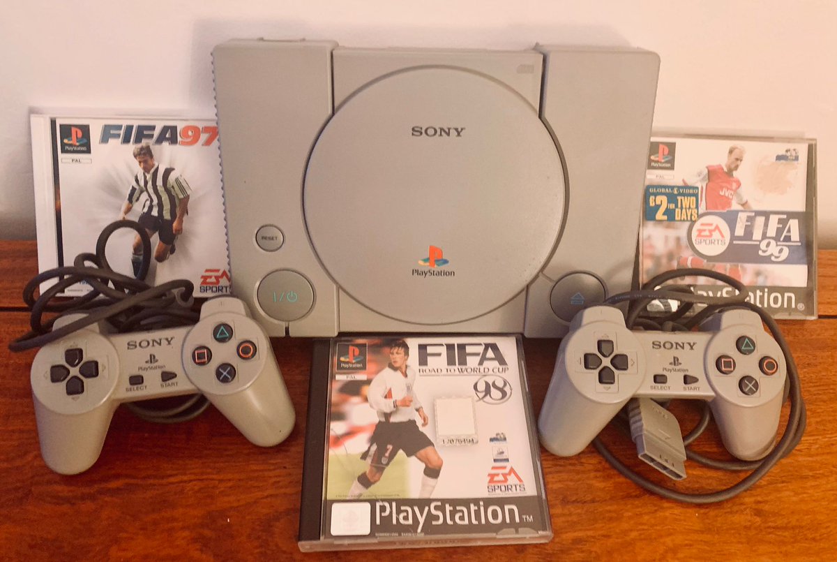 🎉 Competition 🎉 We've teamed up with @HTOFootball to give away this PlayStation One bundle that includes three classic FIFA games!

To enter:
➡️ Retweet this tweet
➡️ Follow @HTOFootball 

Competition ends Christmas Eve at midnight with the winner announced Christmas Day! 🎄 🎅