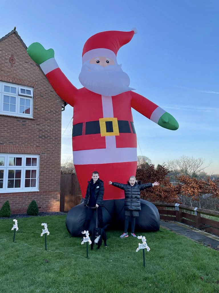 Finally got the Xmas decorations up. Apparently visible from the ISS🎅🏻