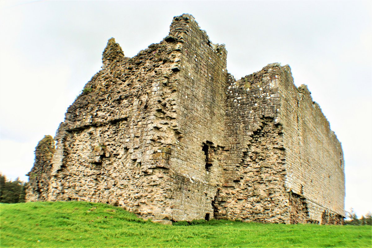 TourGlasgow's tweet photo. This evening, I am posting information on #Bewcastle Castle in#Cumbria, #England, close to #Hadrian's Wall, which was built in the 11th century using stone recycled from a former 2nd century #Roman fort on the same site:https://t.co/mH5jkQSFUV https://t.co/eeKDKmYnHW