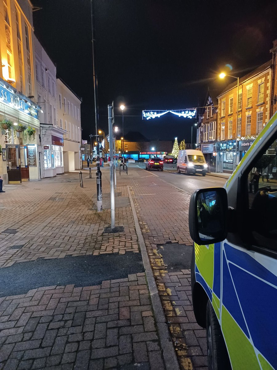PCSO BINKS: Out in Bromsgrove Town centre with <a href="/HagRuberyCops/">Hagley & Rubery Police</a> early doors. Everyone is in good spirits!
#oppresence